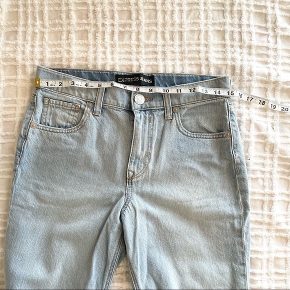 Express light wash mid-high rise cropped ripped jeans - Picture 4 of 12